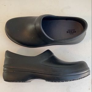 Crocs comfort slip resistant black clogs
